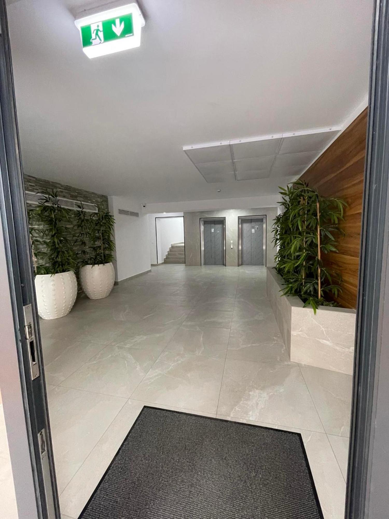 Apartamento Metropolis Elegance Bucarest Exterior foto